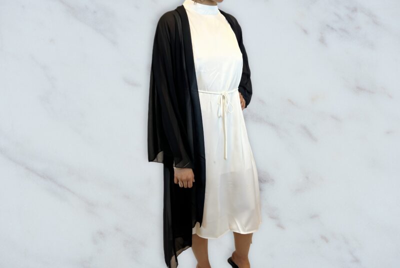 Ensemble en satin robe blanche +  kimono noir