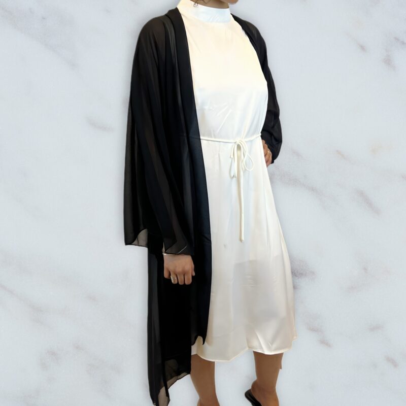 Ensemble en satin robe blanche +  kimono noir