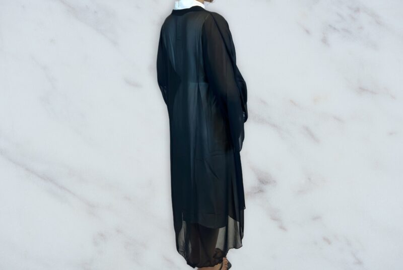 Ensemble en satin robe blanche +  kimono noir