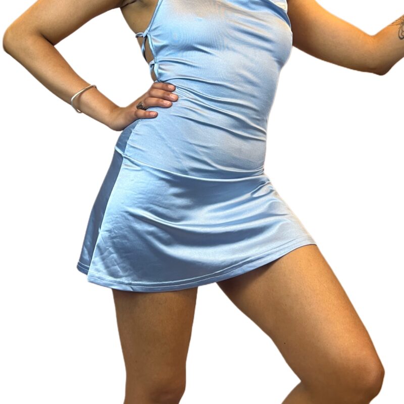 Robe bleu en satin